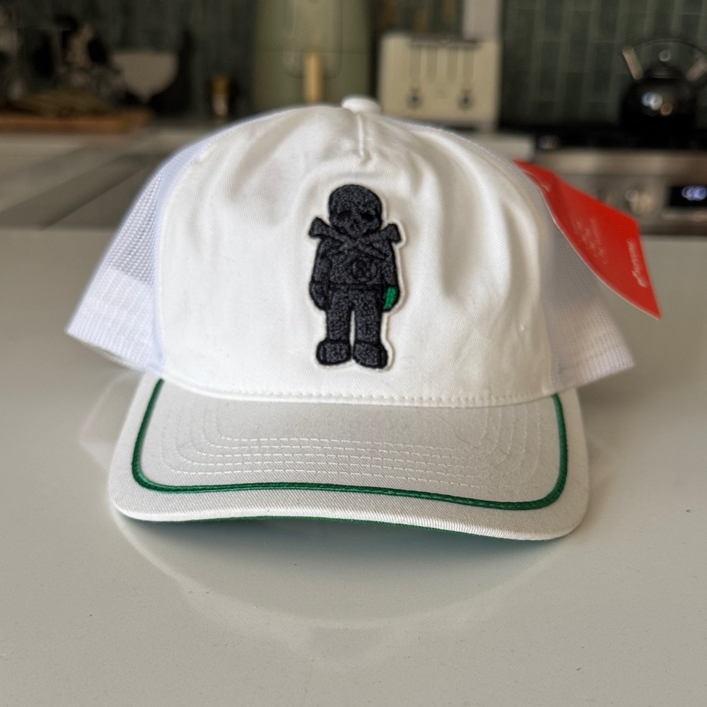 WHITE SKULL & TEES TALL TRUCKER HAT